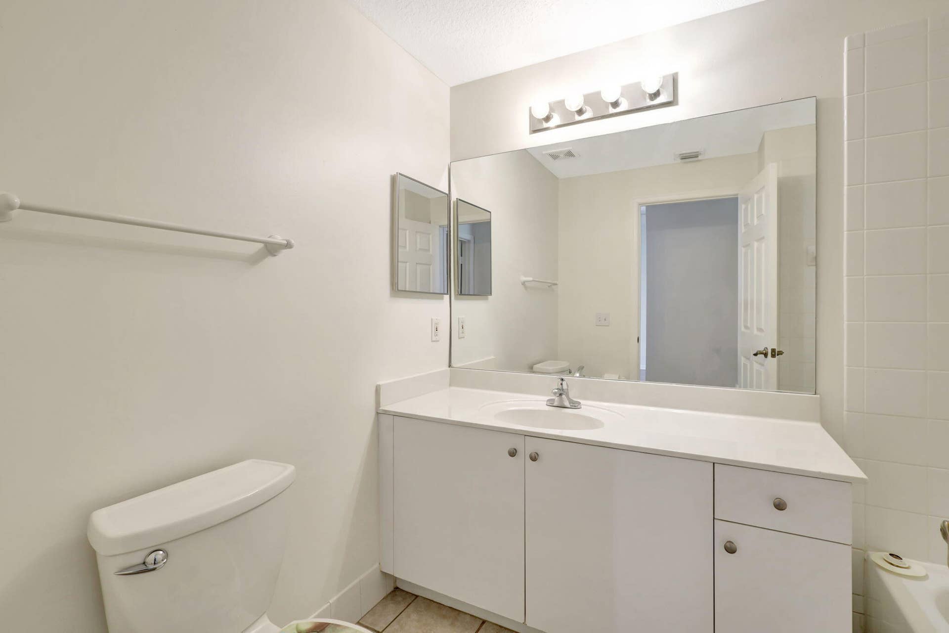 4812 S Central Boulevard, #24, Jupiter, FL 33458 Main Area Full Bath