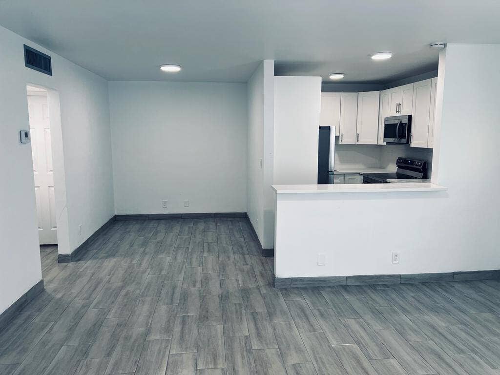 930 N 14th Court, Hollywood, FL 33020 8