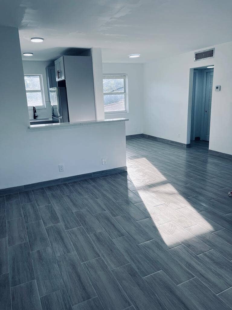 930 N 14th Court, Hollywood, FL 33020 23