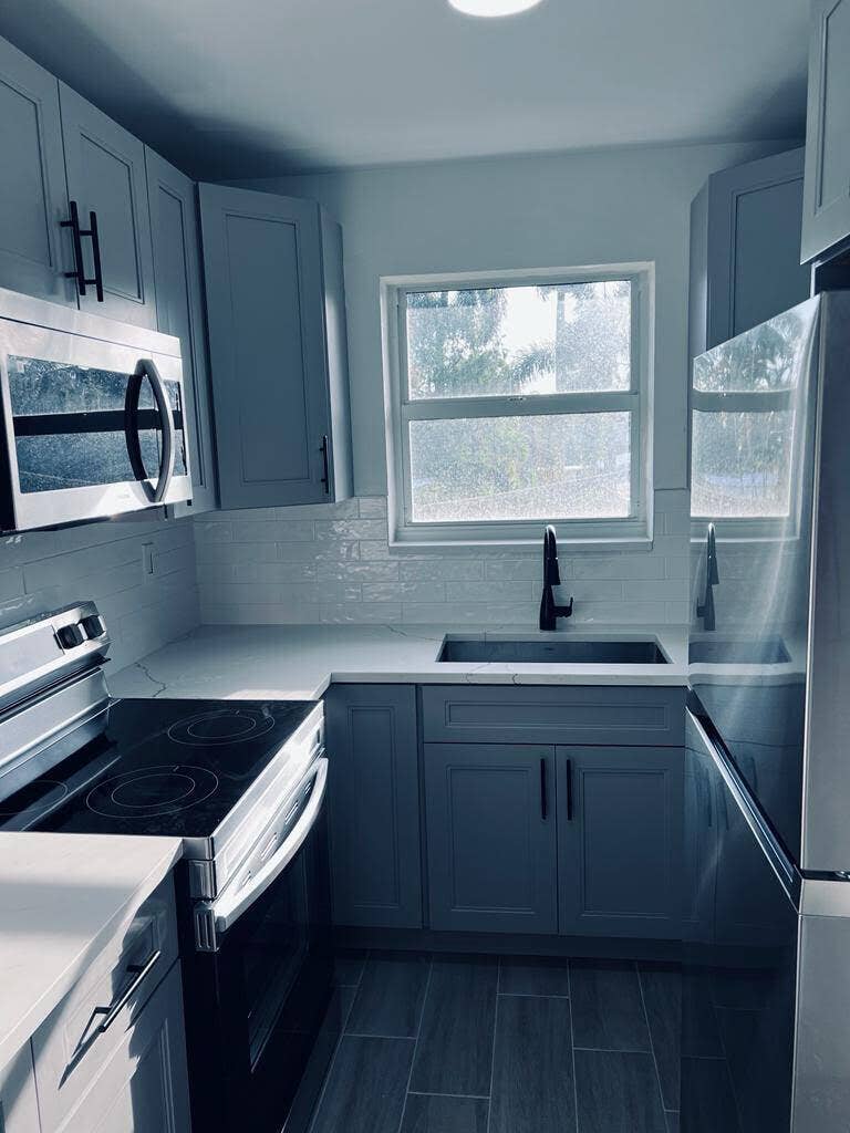 930 N 14th Court, Hollywood, FL 33020 18