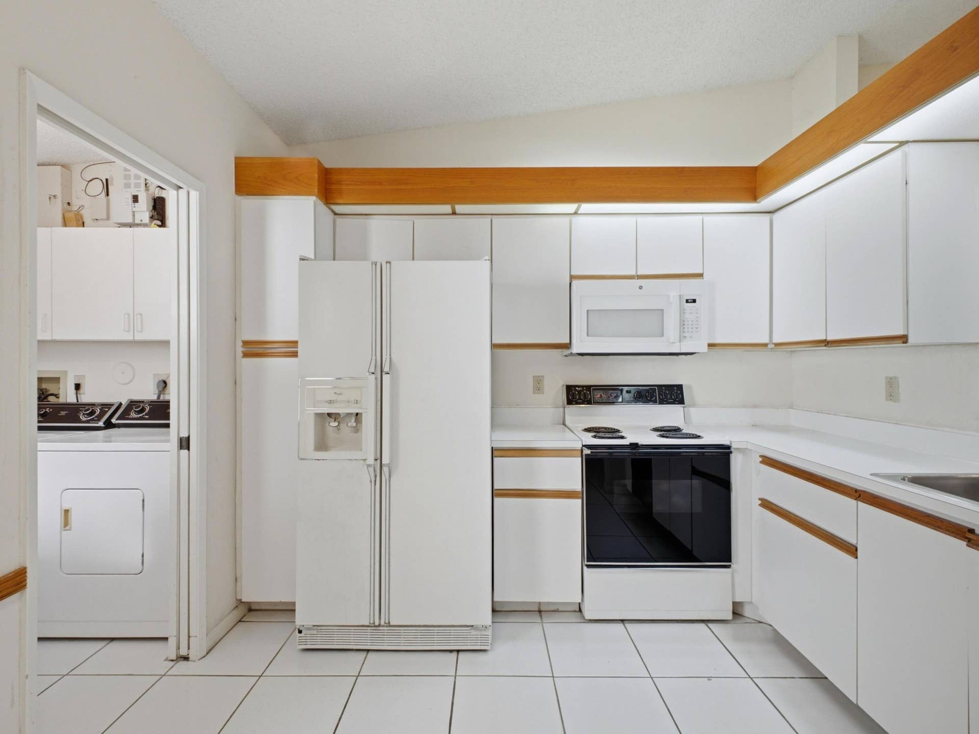 6200 Kings Gate Circle, Delray Beach, FL 33484 Kitchen 3