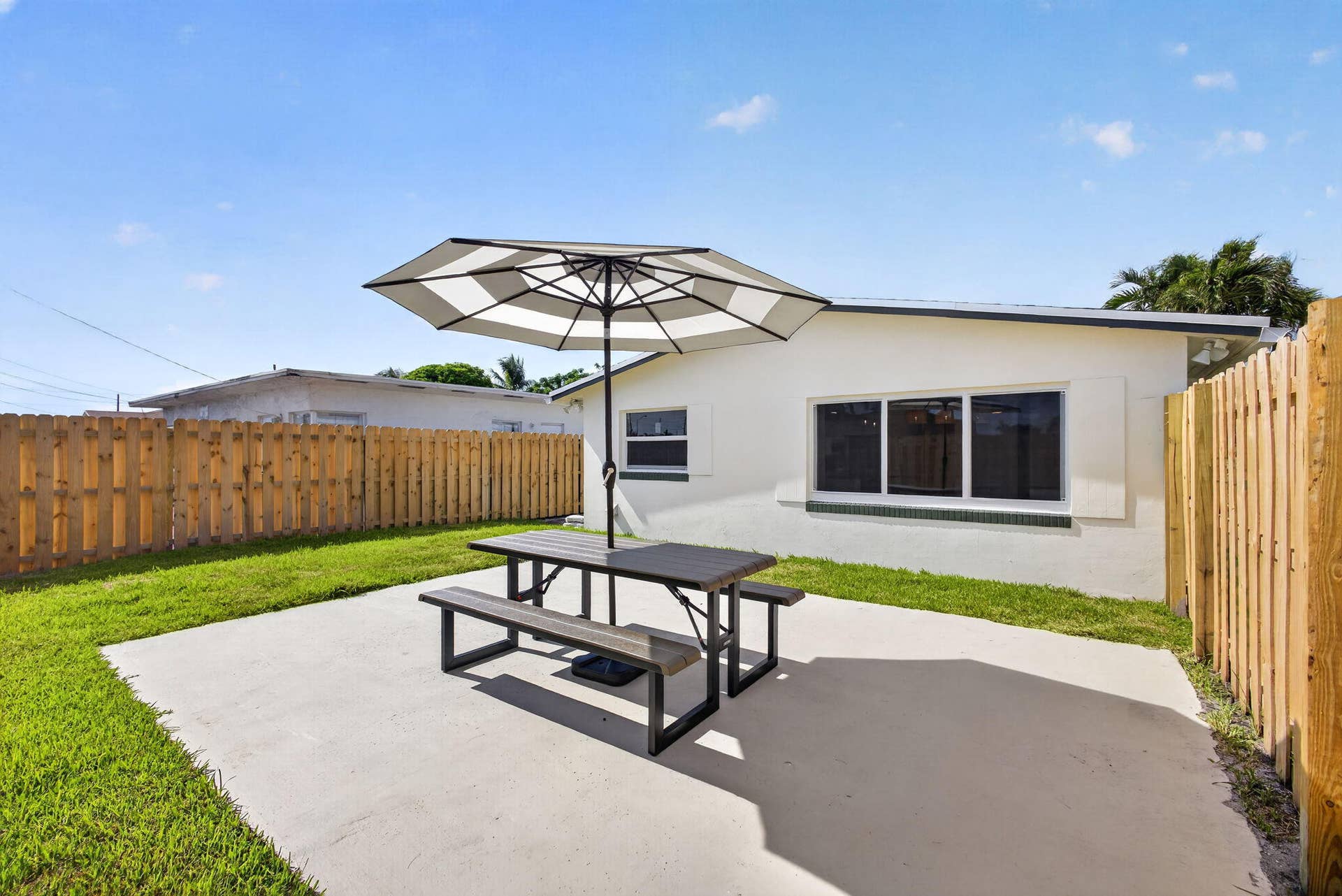 665 W 7th Street, Riviera Beach, FL 33404 North side open patio
