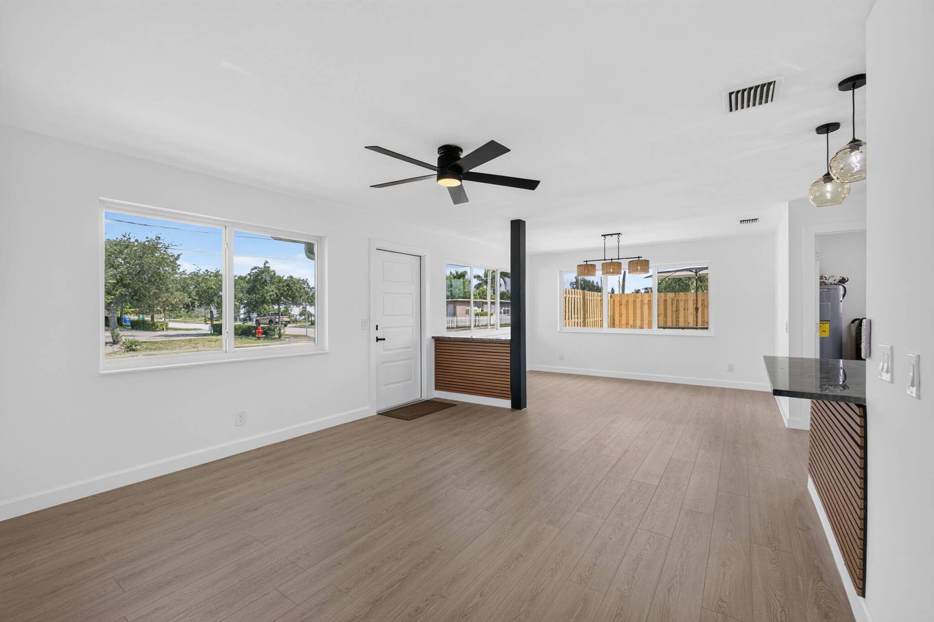 665 W 7th Street, Riviera Beach, FL 33404 Light & bright