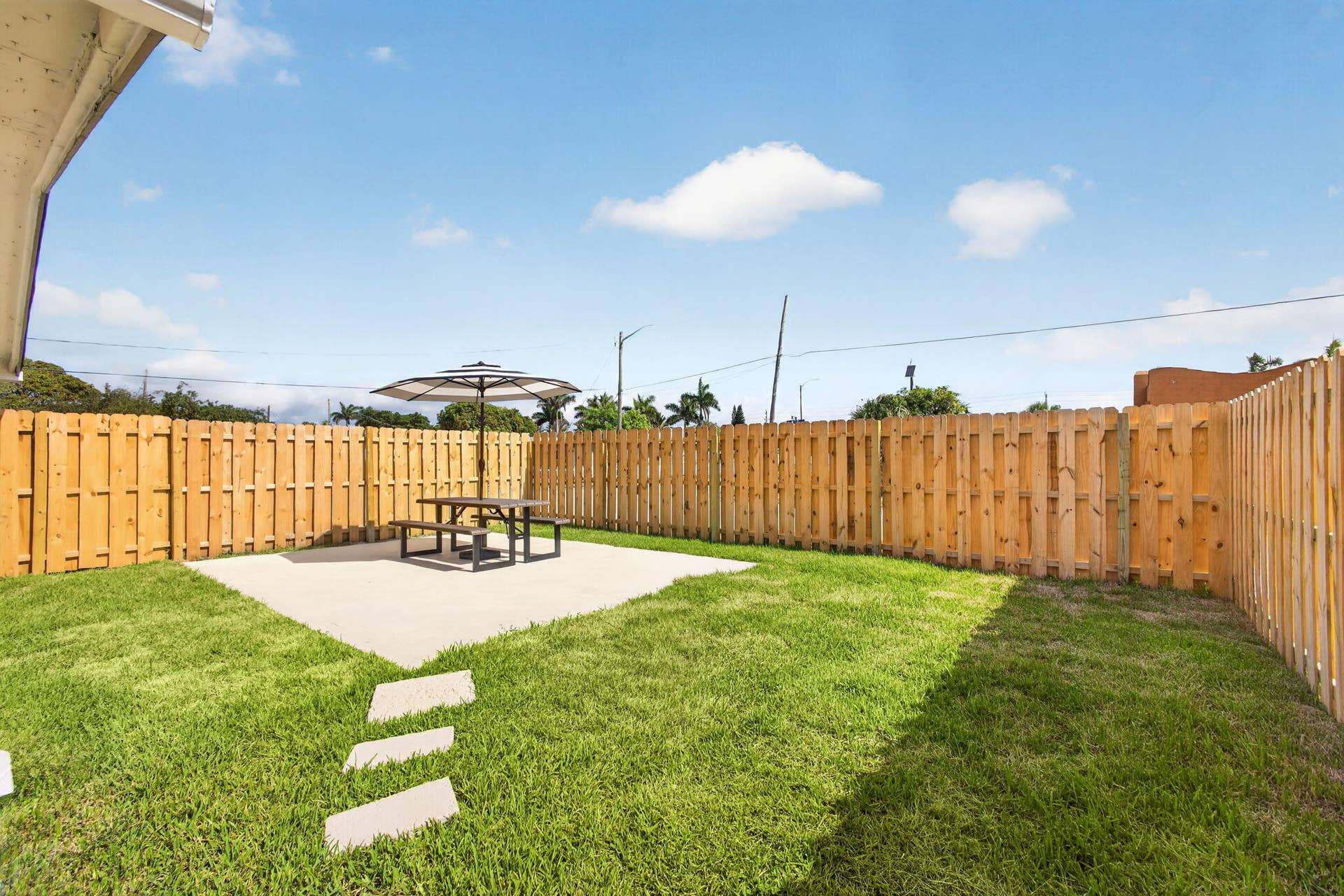 665 W 7th Street, Riviera Beach, FL 33404 54-web-or-mls-5D1A9162
