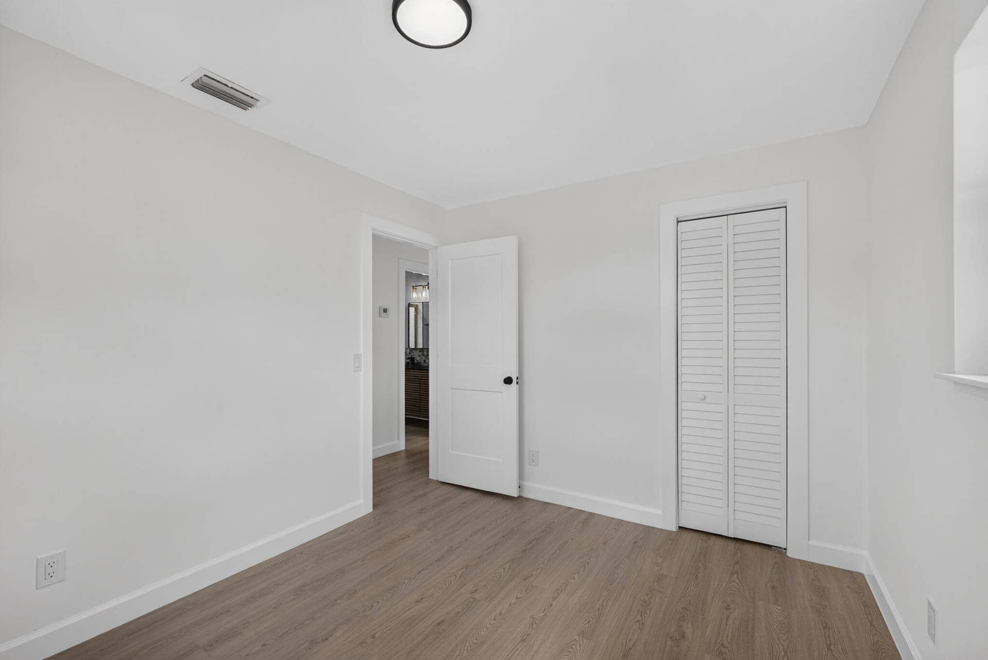 665 W 7th Street, Riviera Beach, FL 33404 39-web-or-mls-5D1A9350