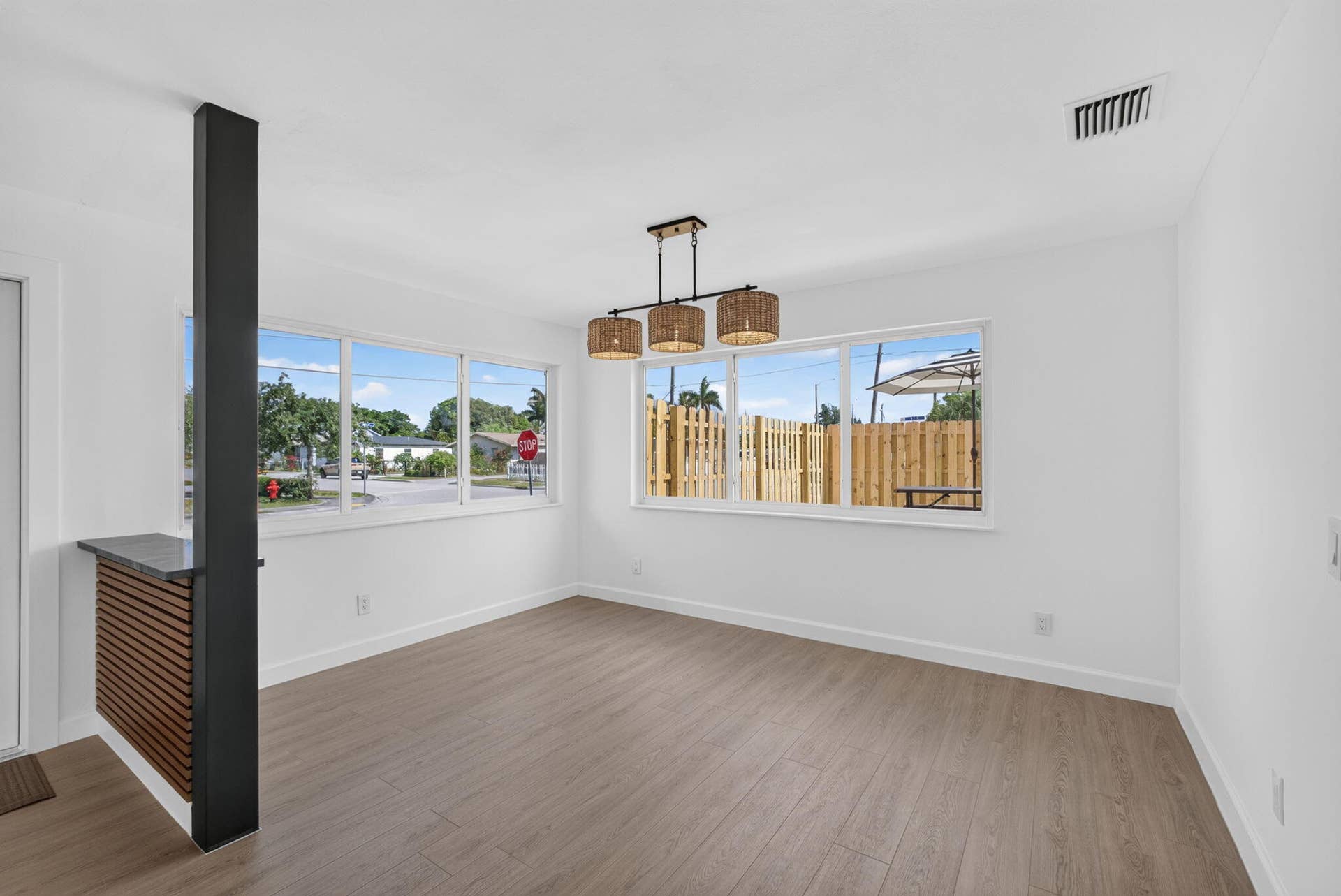 665 W 7th Street, Riviera Beach, FL 33404 Family room/den/office