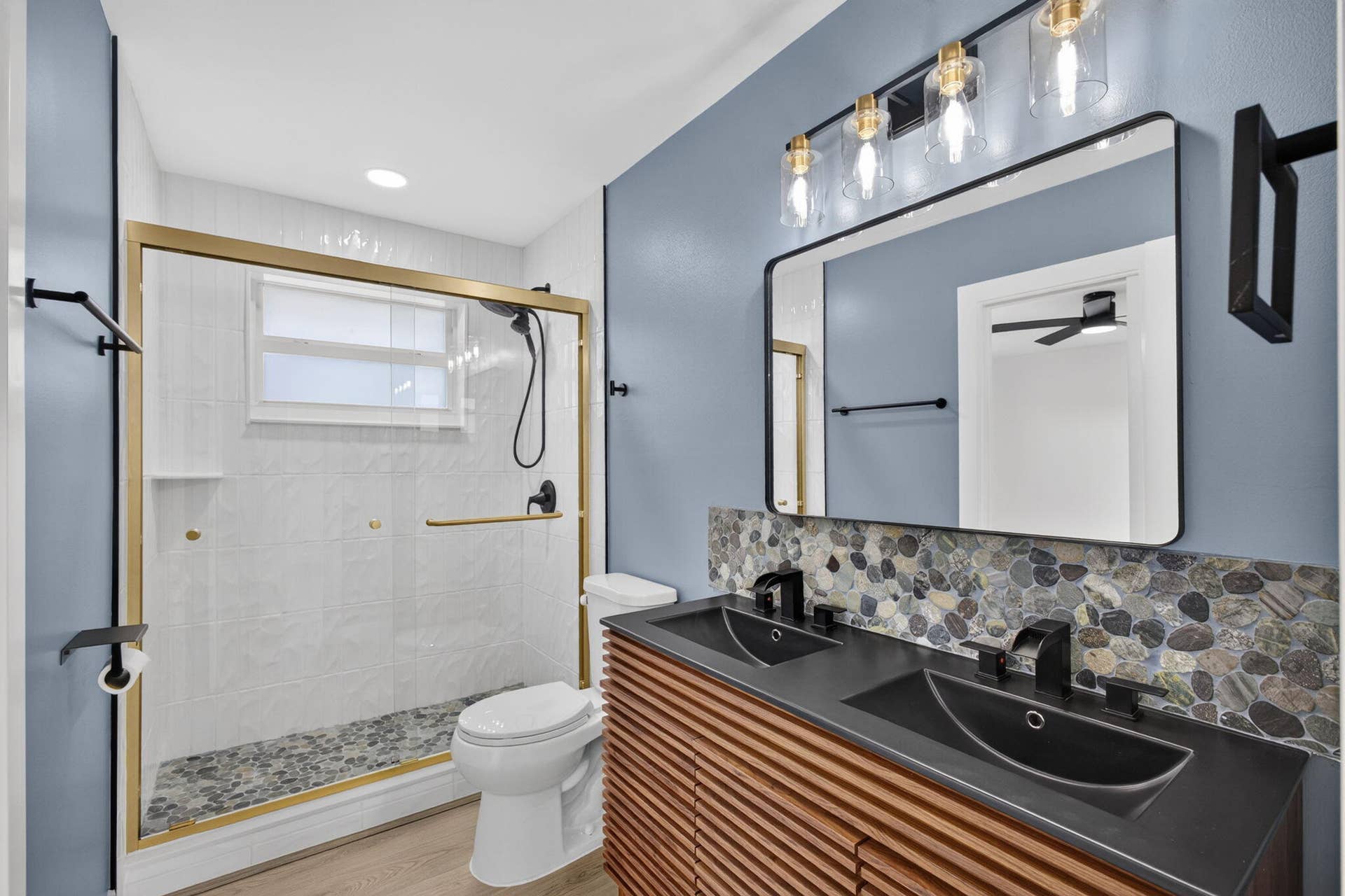 665 W 7th Street, Riviera Beach, FL 33404 Primary bathroom