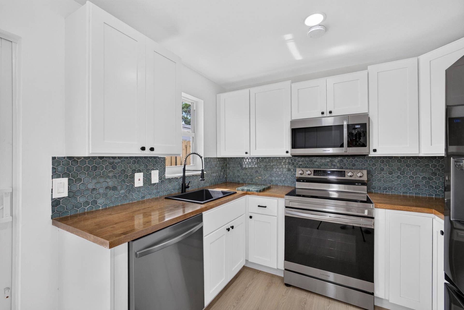 665 W 7th Street, Riviera Beach, FL 33404 24-web-or-mls-5D1A9273