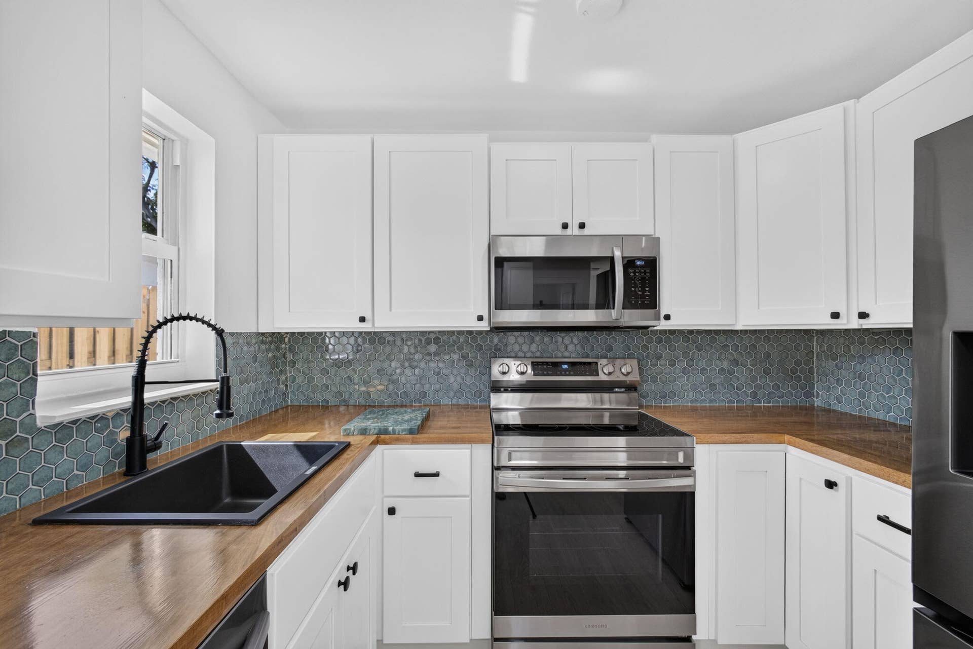 665 W 7th Street, Riviera Beach, FL 33404 Butcherblock counters
