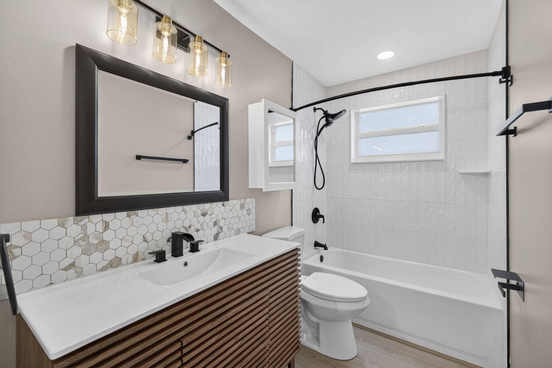665 W 7th Street, Riviera Beach, FL 33404 Guest bathroom