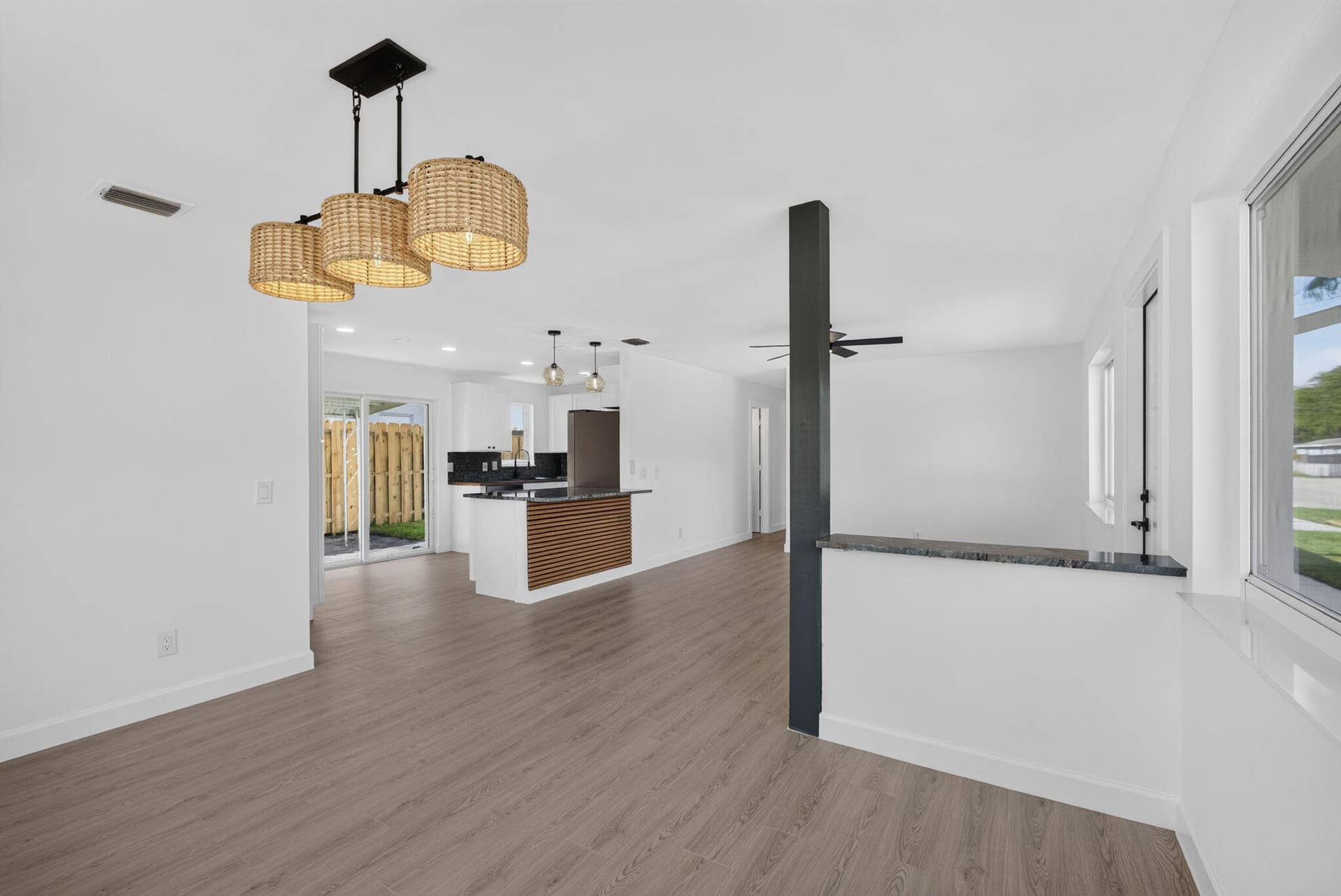 665 W 7th Street, Riviera Beach, FL 33404 Flow
