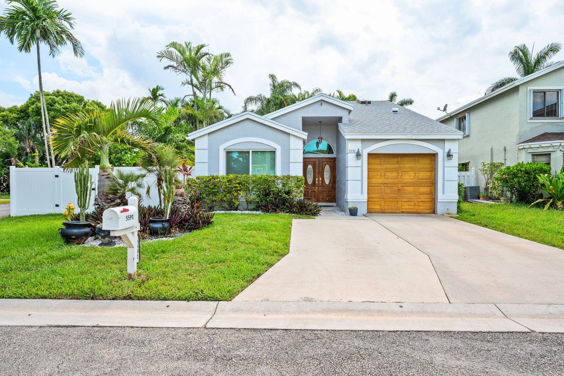 5591 SW 99th Avenue, Cooper City, FL 33328 Front Yard