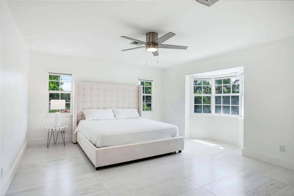 1940 Harbourview Drive, Fort Lauderdale, FL 33316 Primary