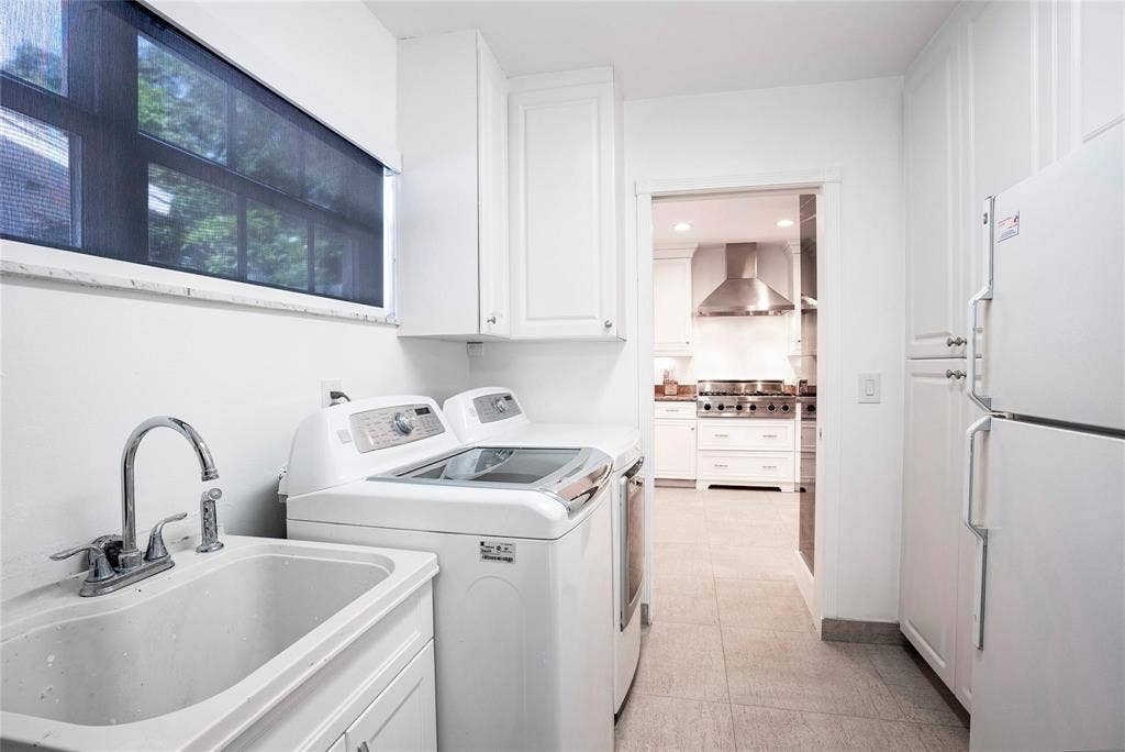 1940 Harbourview Drive, Fort Lauderdale, FL 33316 Laundry Room