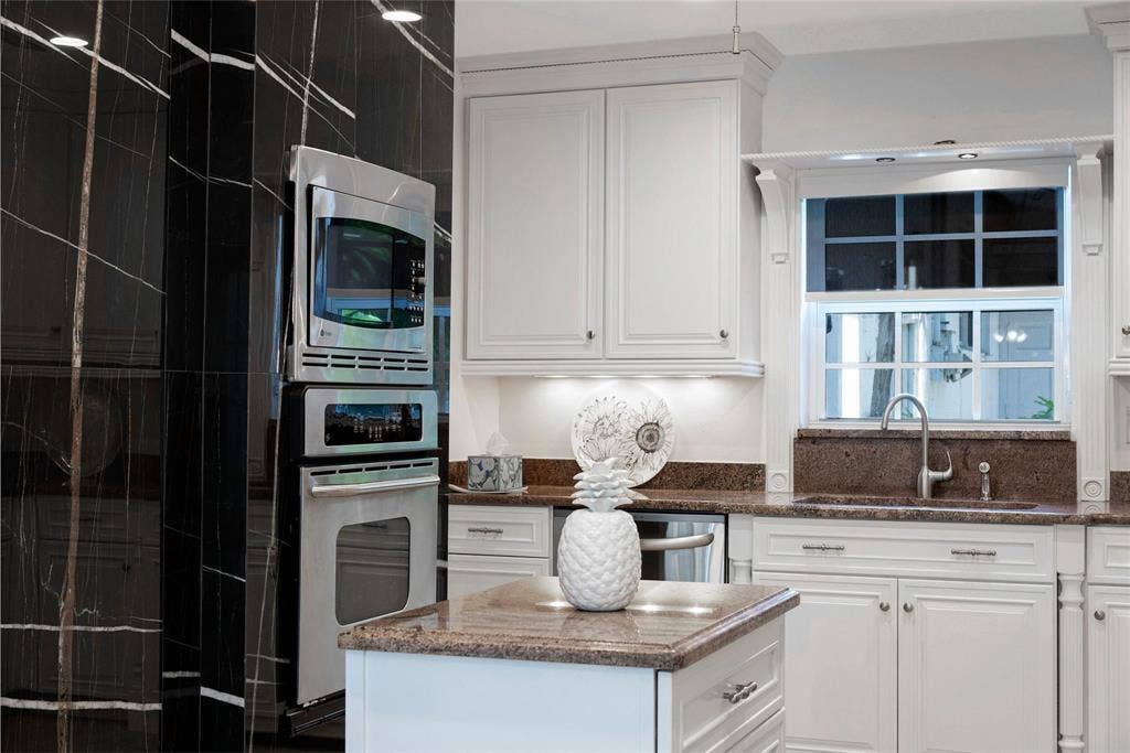 1940 Harbourview Drive, Fort Lauderdale, FL 33316 Kitchen