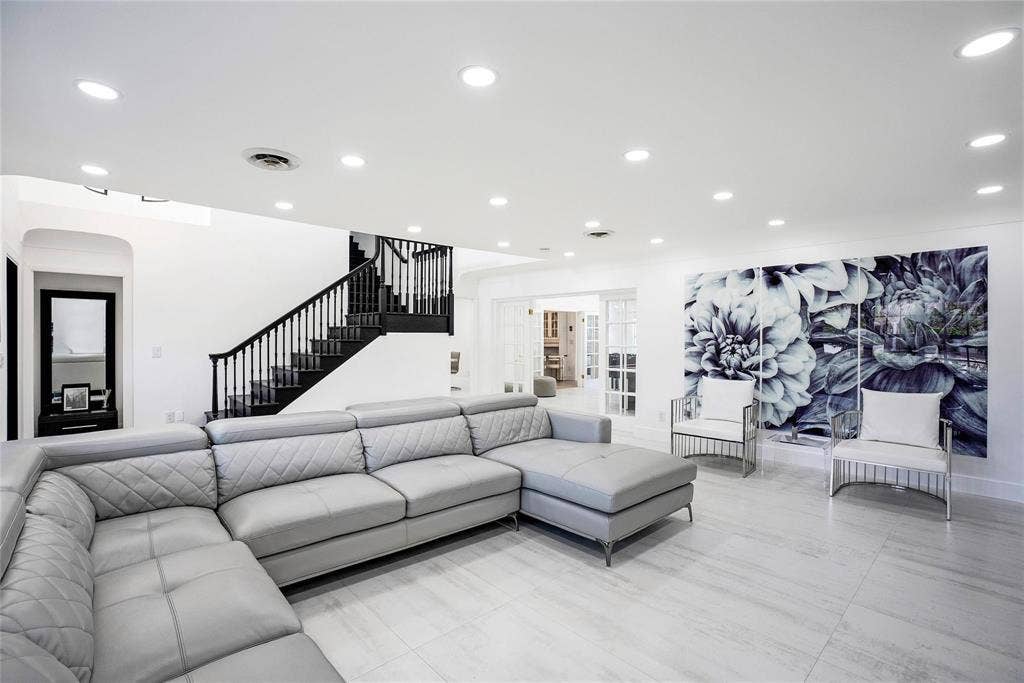 1940 Harbourview Drive, Fort Lauderdale, FL 33316 Living Room