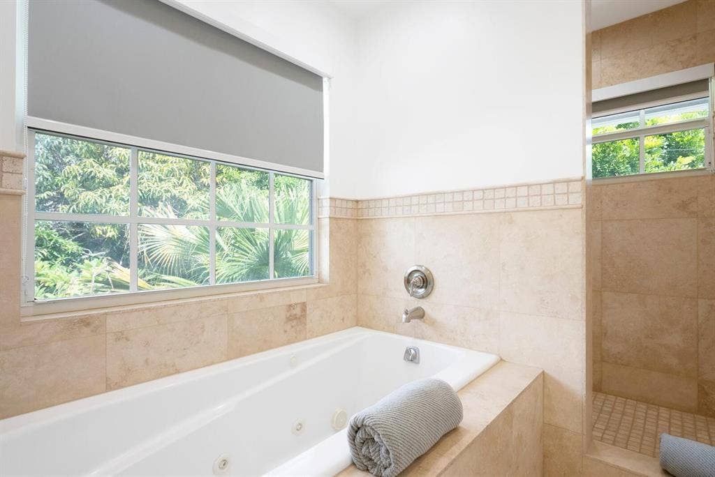 1940 Harbourview Drive, Fort Lauderdale, FL 33316 Primary Bath
