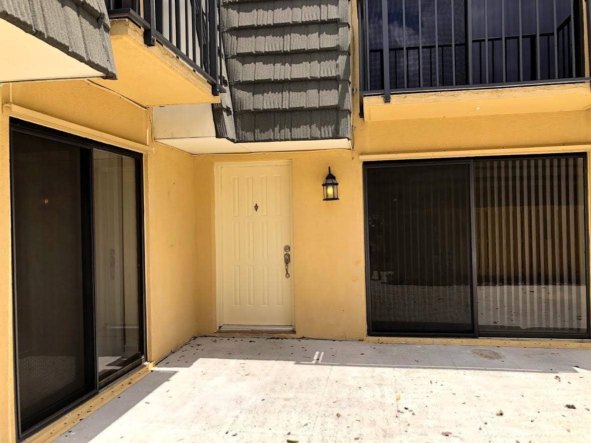 910 9th Way, West Palm Beach, FL 33407 Entrance