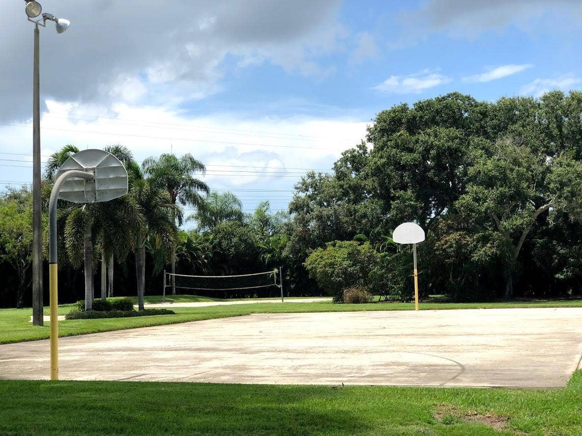 910 9th Way, West Palm Beach, FL 33407 Basket and Volleyball