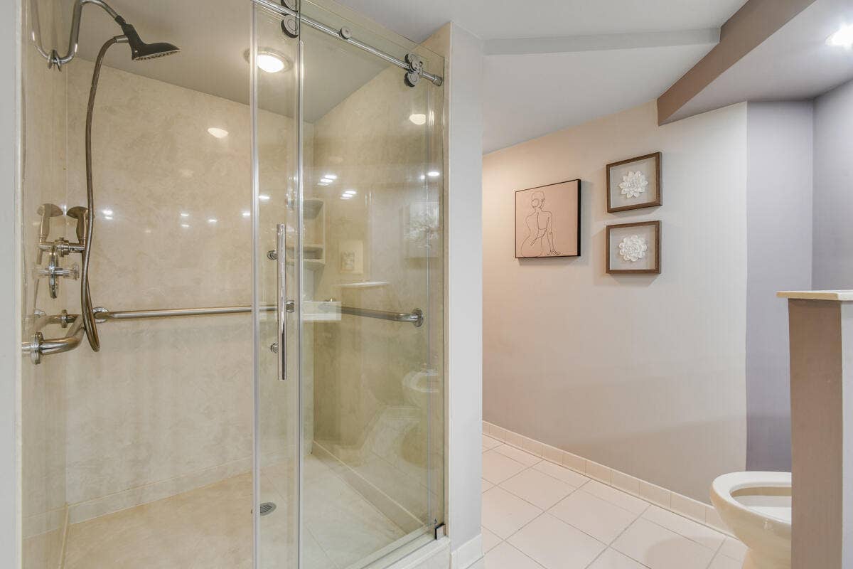 1117 Marine Way E, #K2l, North Palm Beach, FL 33408 Master Shower