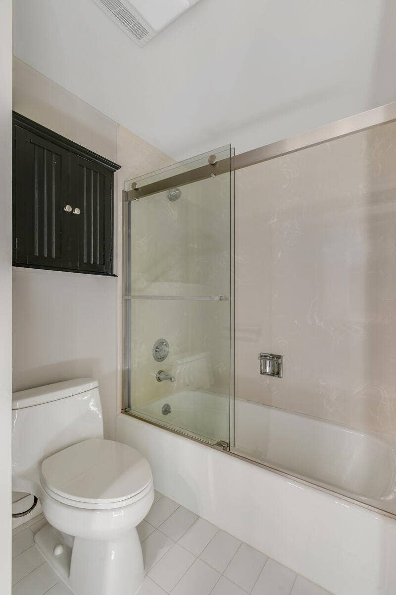 1117 Marine Way E, #K2l, North Palm Beach, FL 33408 Full Bath 3 - Tub-shower