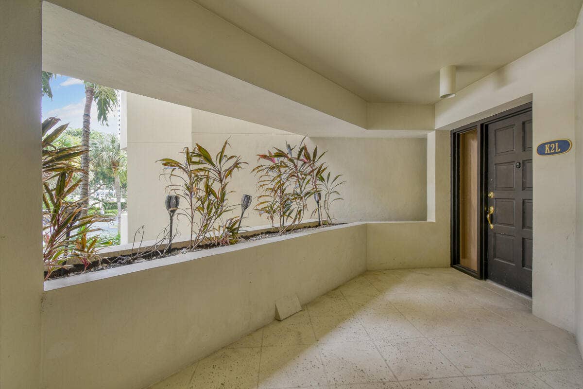 1117 Marine Way E, #K2l, North Palm Beach, FL 33408 Entry walk-up