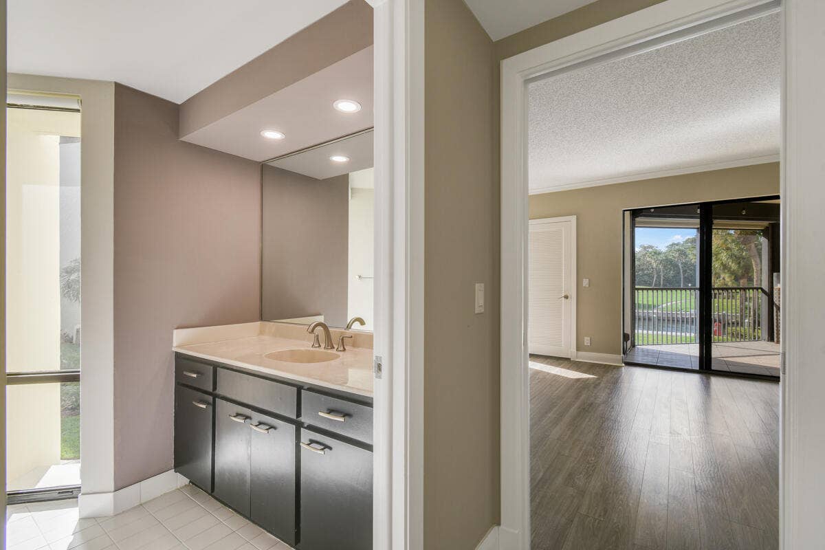 1117 Marine Way E, #K2l, North Palm Beach, FL 33408 Full Bath 3 - ensuite