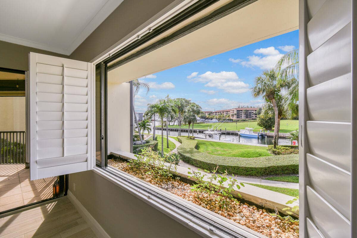 1117 Marine Way E, #K2l, North Palm Beach, FL 33408 Living view to waterway