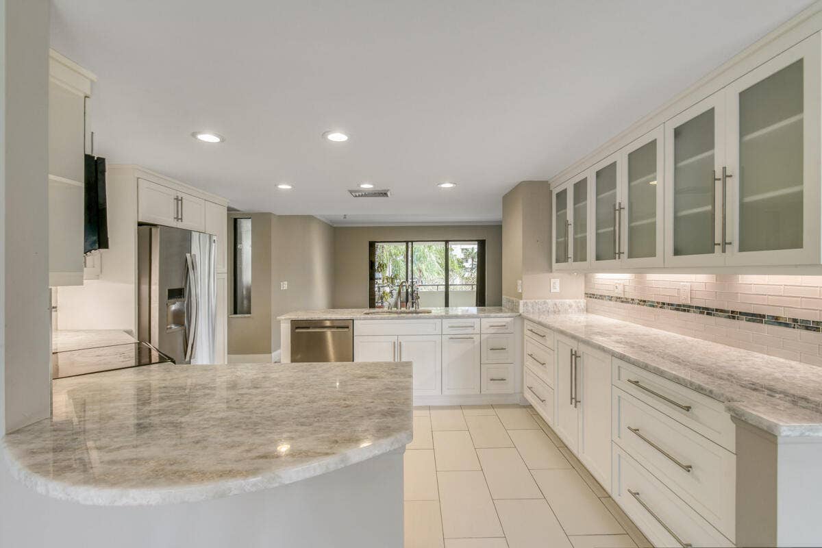 1117 Marine Way E, #K2l, North Palm Beach, FL 33408 Kitchen to Family