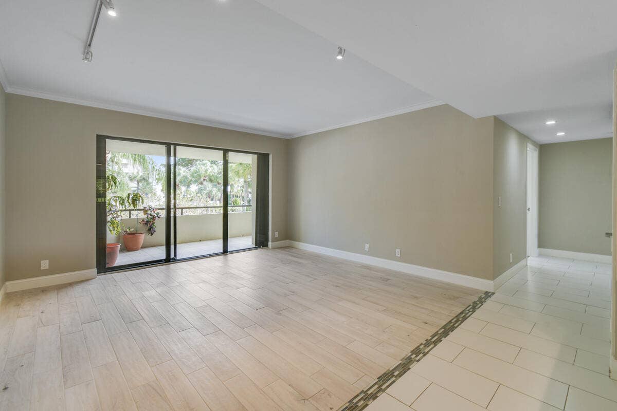 1117 Marine Way E, #K2l, North Palm Beach, FL 33408 Family to balcony