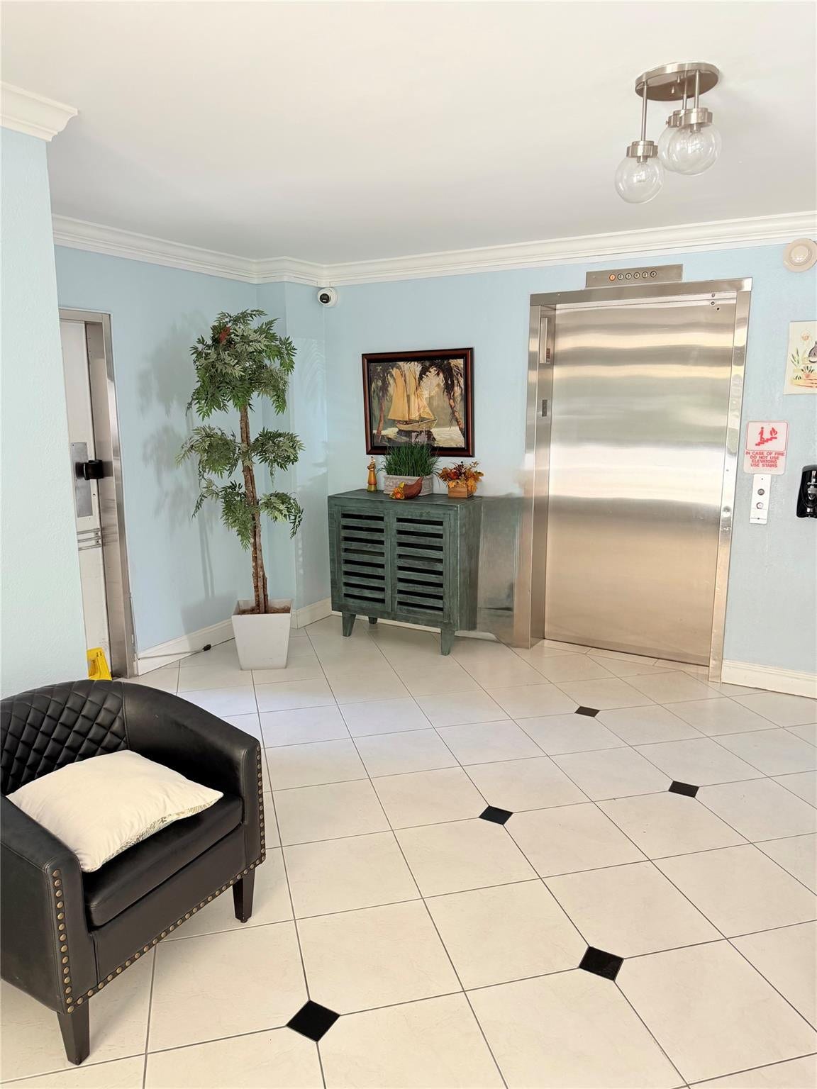 2801 N Palm Aire Drive, #604, Pompano Beach, FL 33069 Lobby