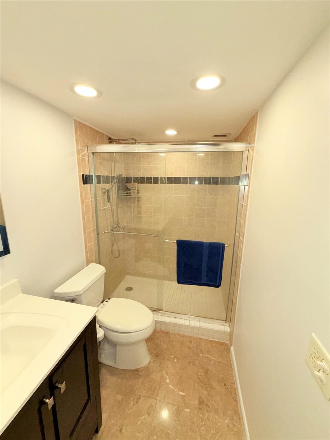 2801 N Palm Aire Drive, #604, Pompano Beach, FL 33069 Primary Bath