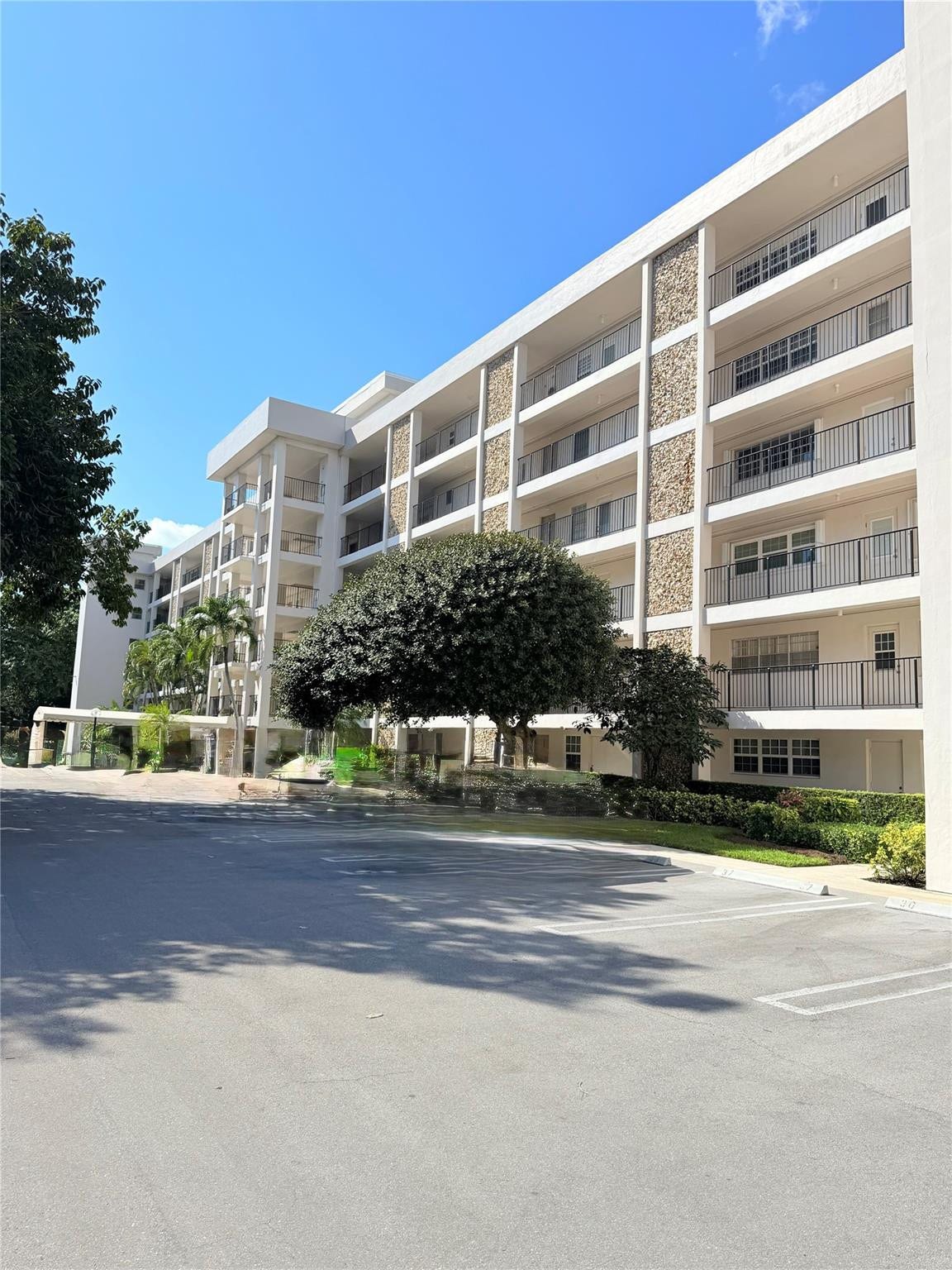 2801 N Palm Aire Drive, #604, Pompano Beach, FL 33069 Building Exterior