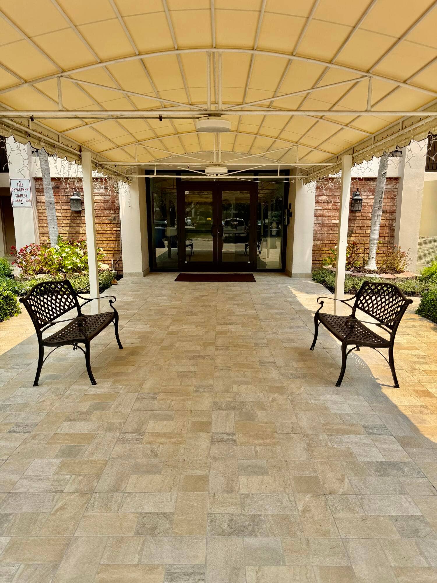 2801 N Palm Aire Drive, #604, Pompano Beach, FL 33069 Entrance to Lobby
