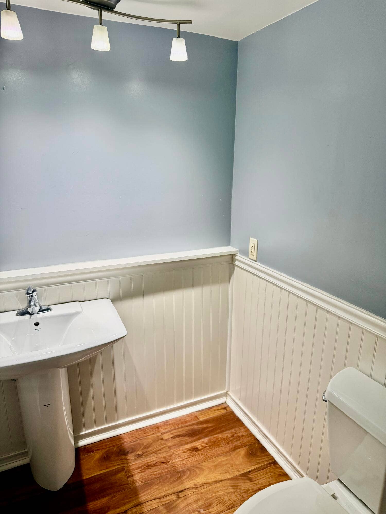 2801 N Palm Aire Drive, #604, Pompano Beach, FL 33069 Half Bath
