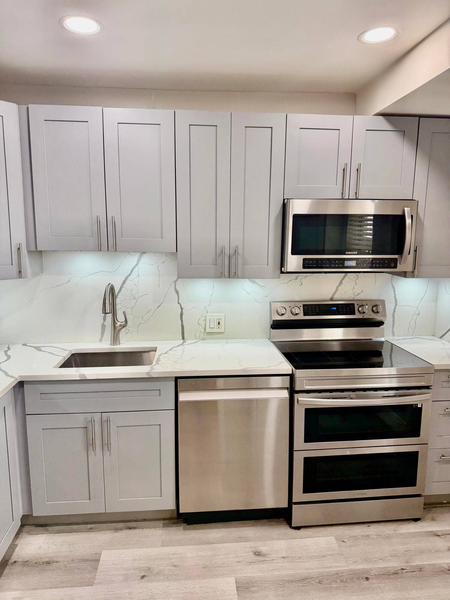 2801 N Palm Aire Drive, #604, Pompano Beach, FL 33069 Kitchen