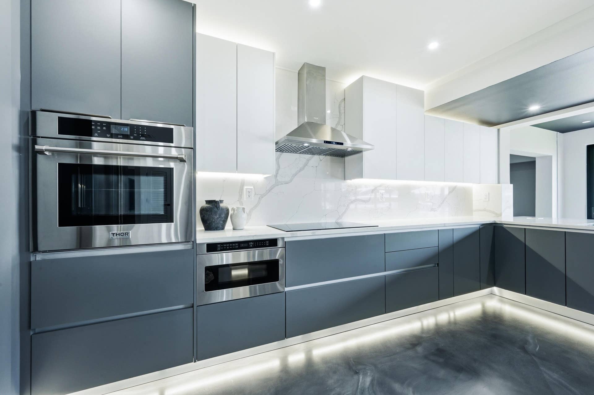 1170 Fairview Lane, Singer Island, FL 33404 Kitchen with Stainless Steel Appliances