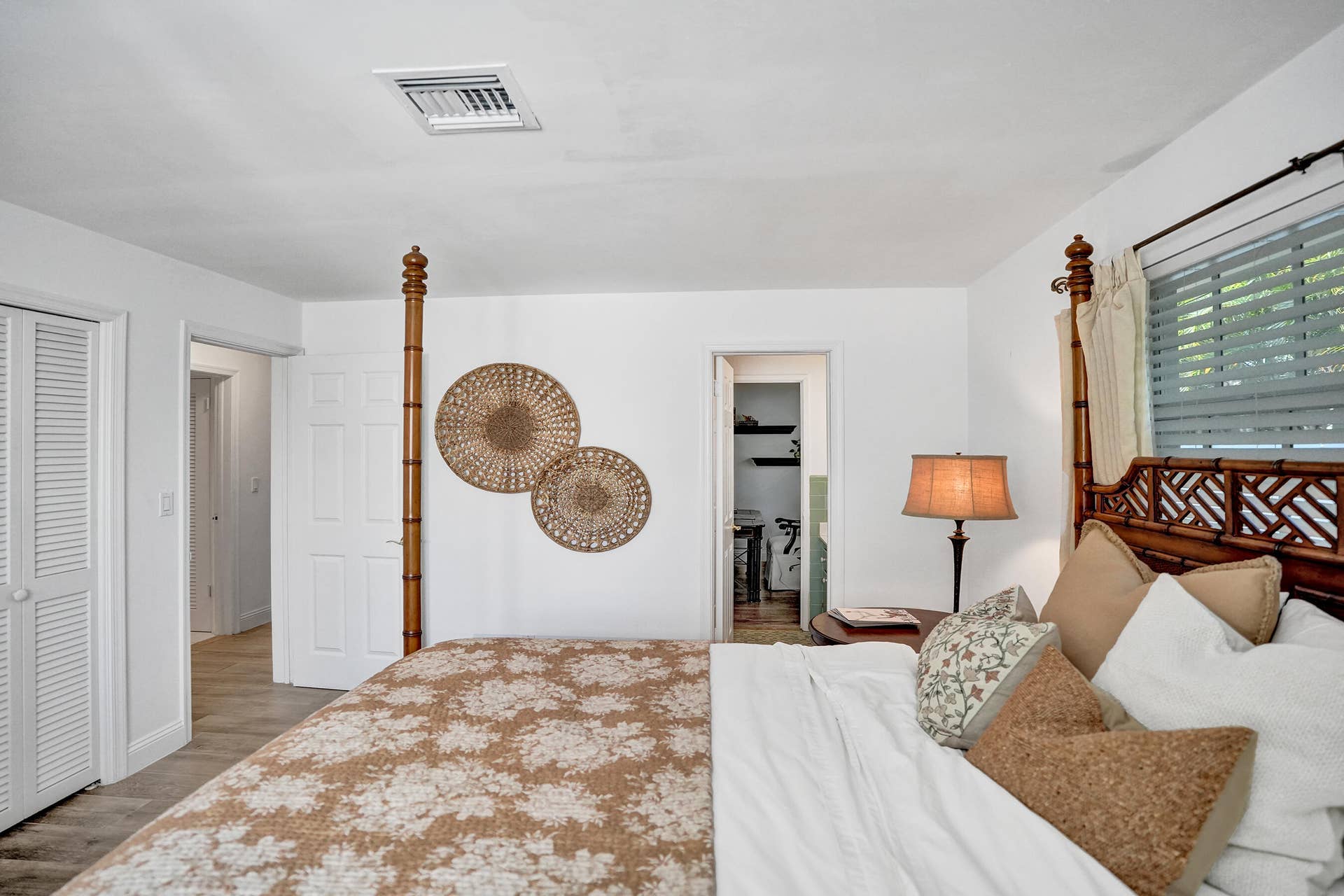 4240 NE 28th Avenue, Fort Lauderdale, FL 33308 Bedroom 2 connects to "jack and Jill" bath