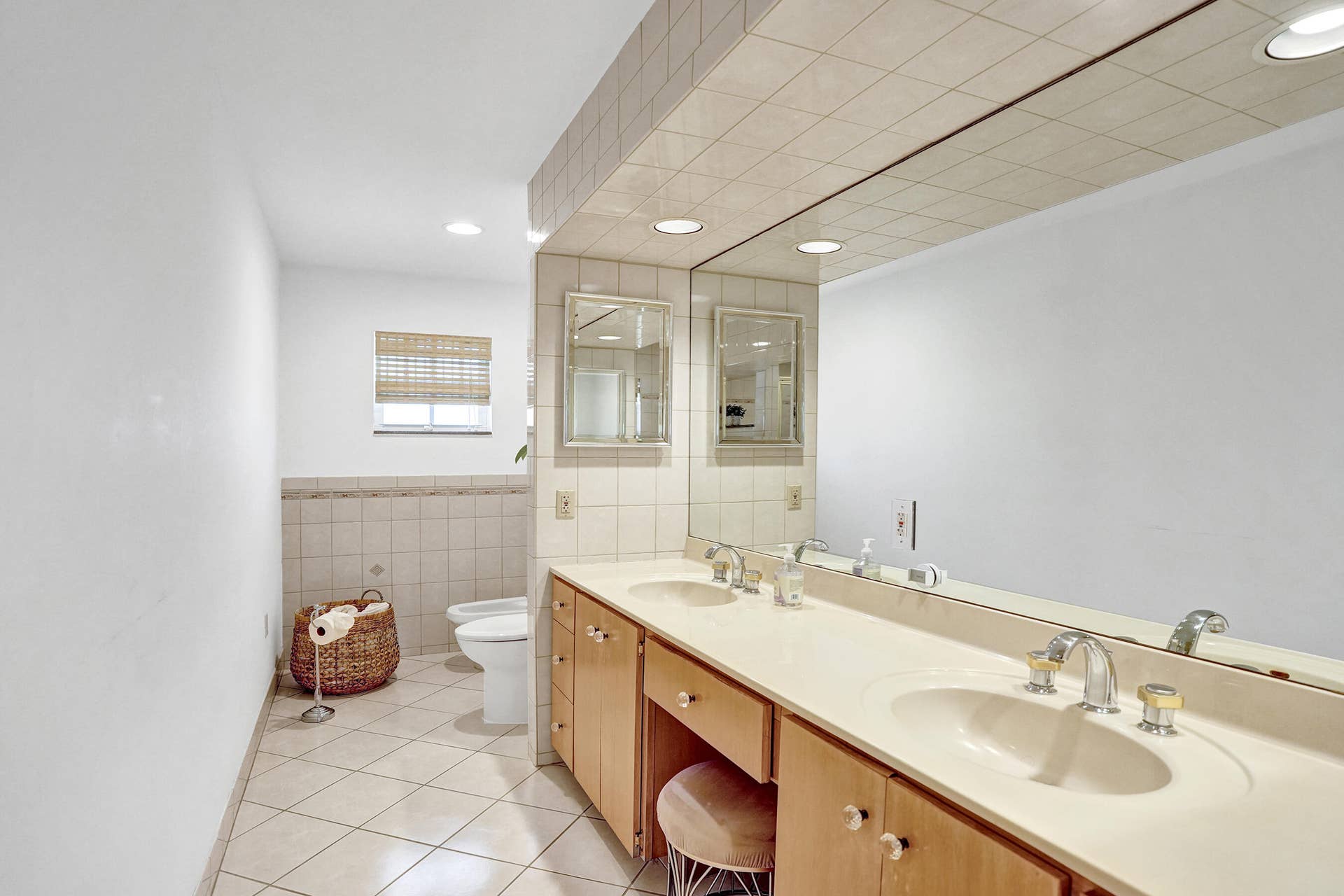 4240 NE 28th Avenue, Fort Lauderdale, FL 33308 Master Bath