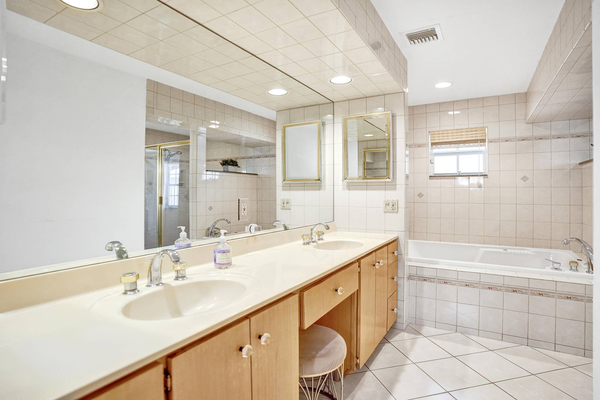 4240 NE 28th Avenue, Fort Lauderdale, FL 33308 Master Bath