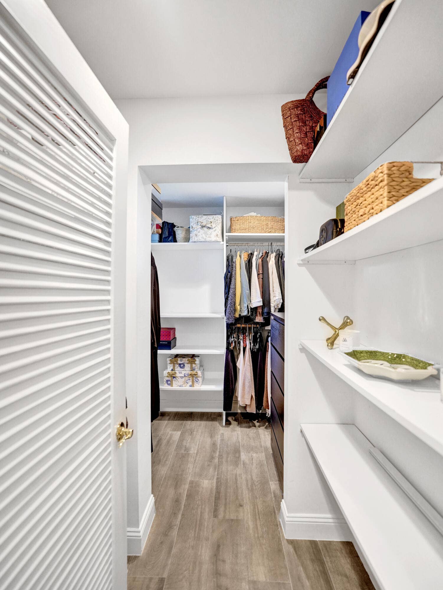 4240 NE 28th Avenue, Fort Lauderdale, FL 33308 Master walk in closet angle 3