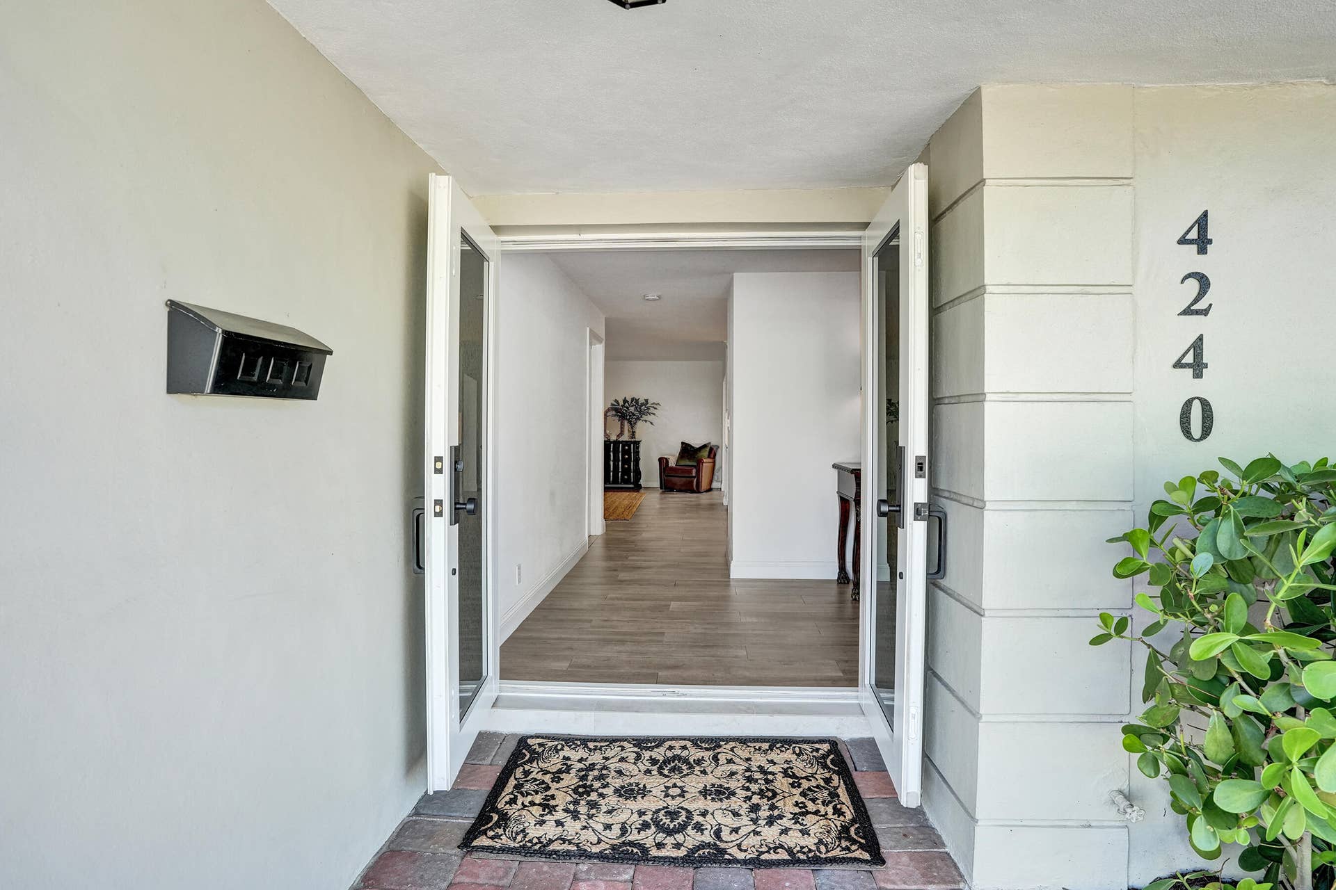 4240 NE 28th Avenue, Fort Lauderdale, FL 33308 DSC04815