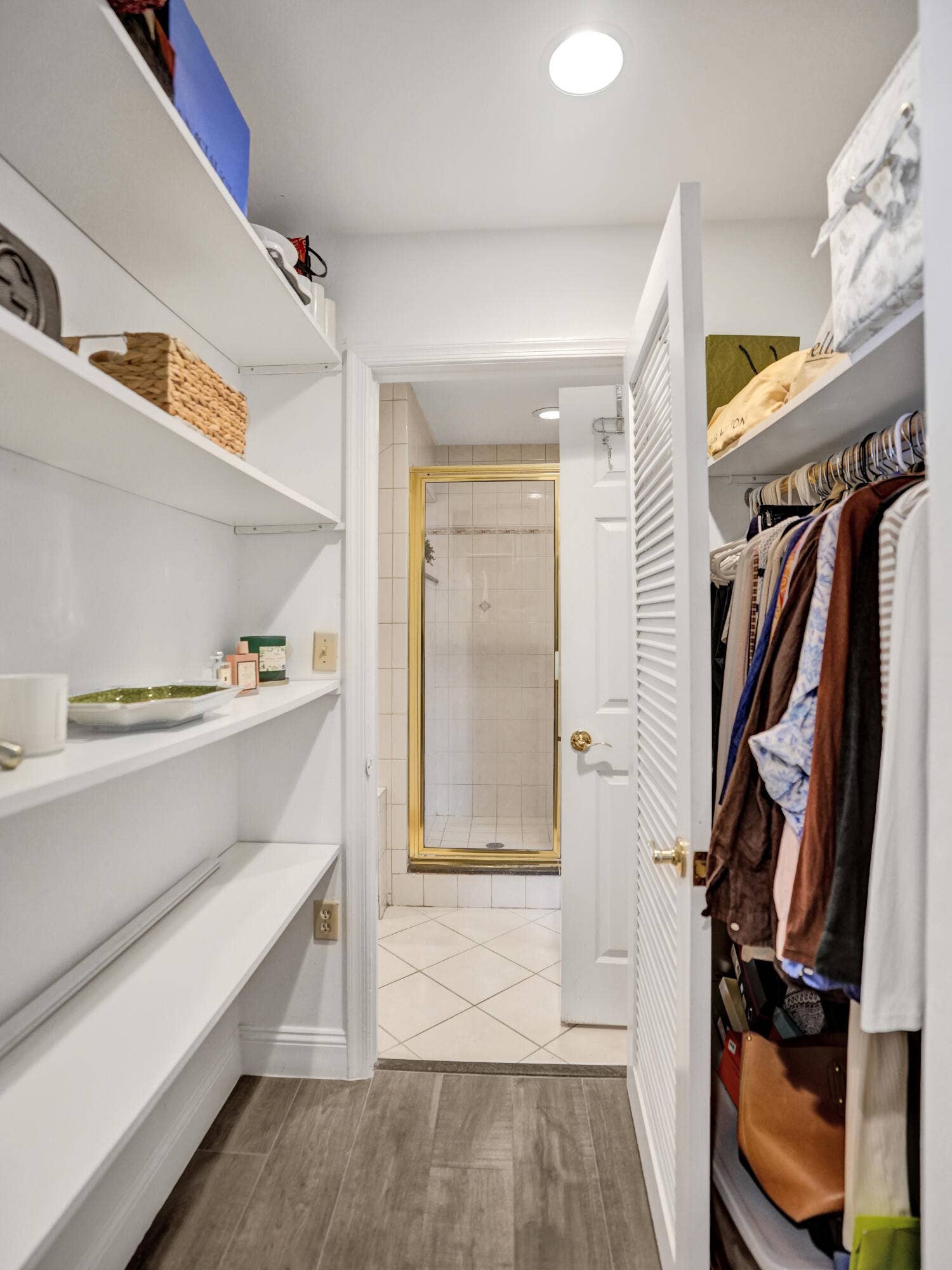 4240 NE 28th Avenue, Fort Lauderdale, FL 33308 Master walk in closet Angle 2