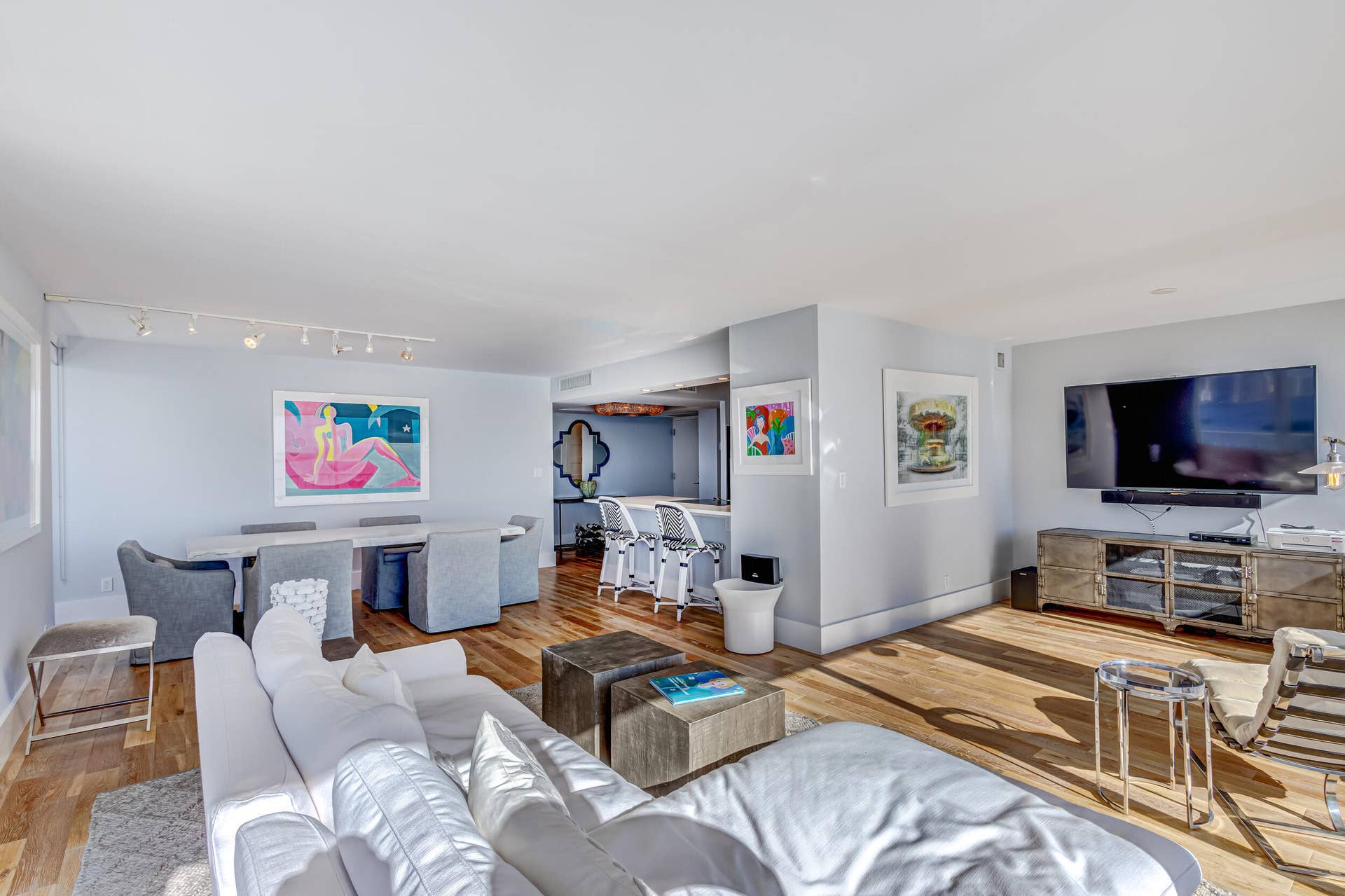 5510 N Ocean Drive, #24d, Singer Island, FL 33404 LIVING ROOM