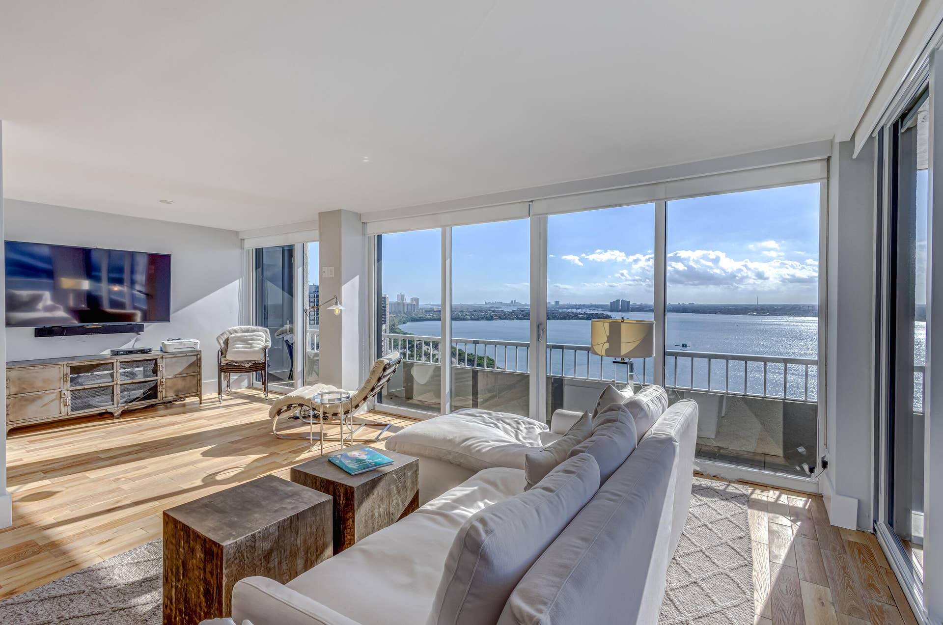5510 N Ocean Drive, #24d, Singer Island, FL 33404 LIVING ROOM
