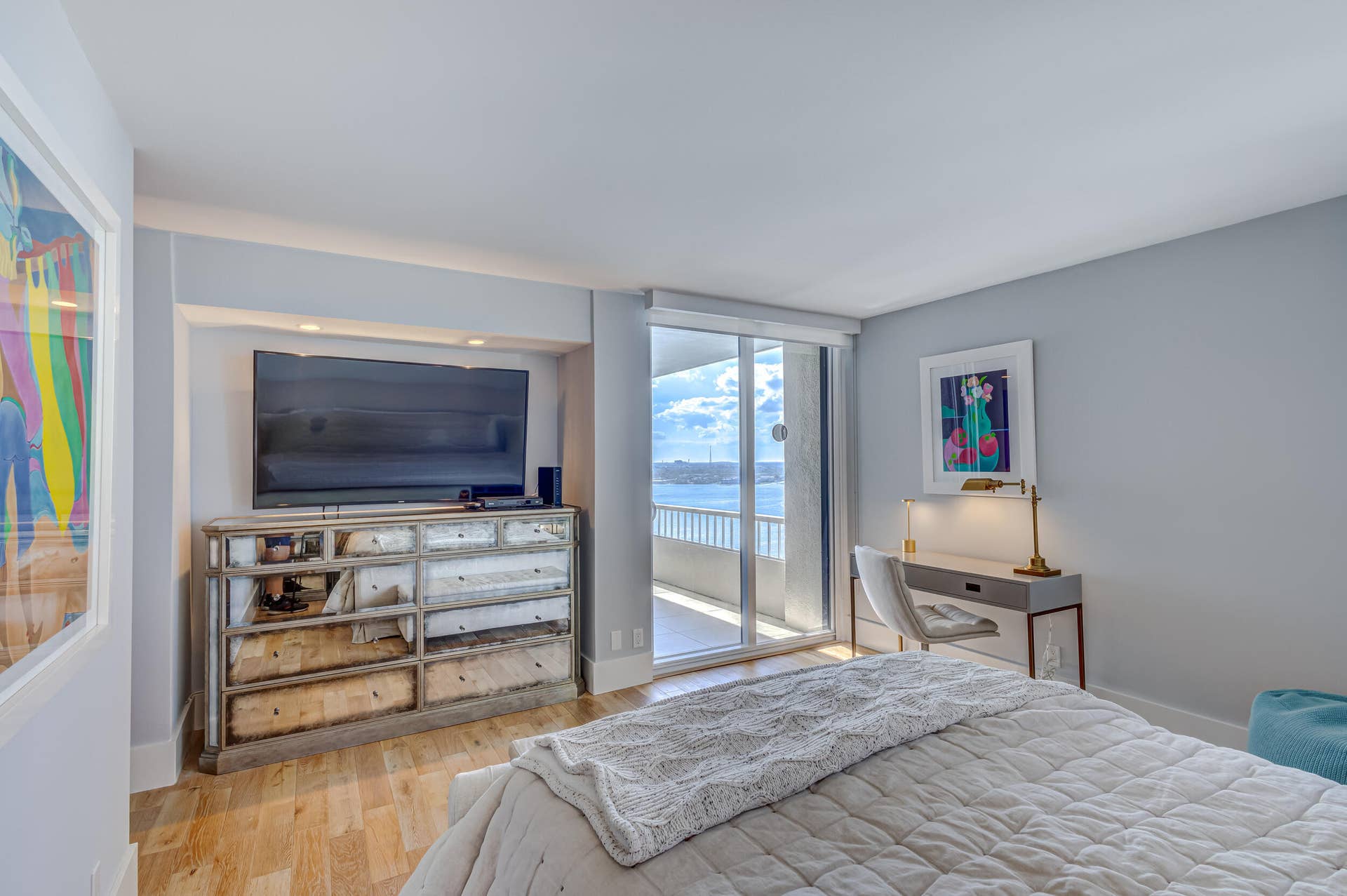 5510 N Ocean Drive, #24d, Singer Island, FL 33404 MASTER BED