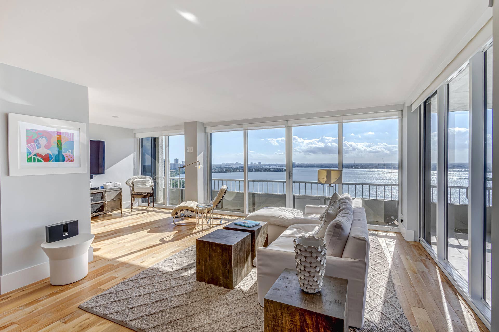 5510 N Ocean Drive, #24d, Singer Island, FL 33404 LIVING ROOM