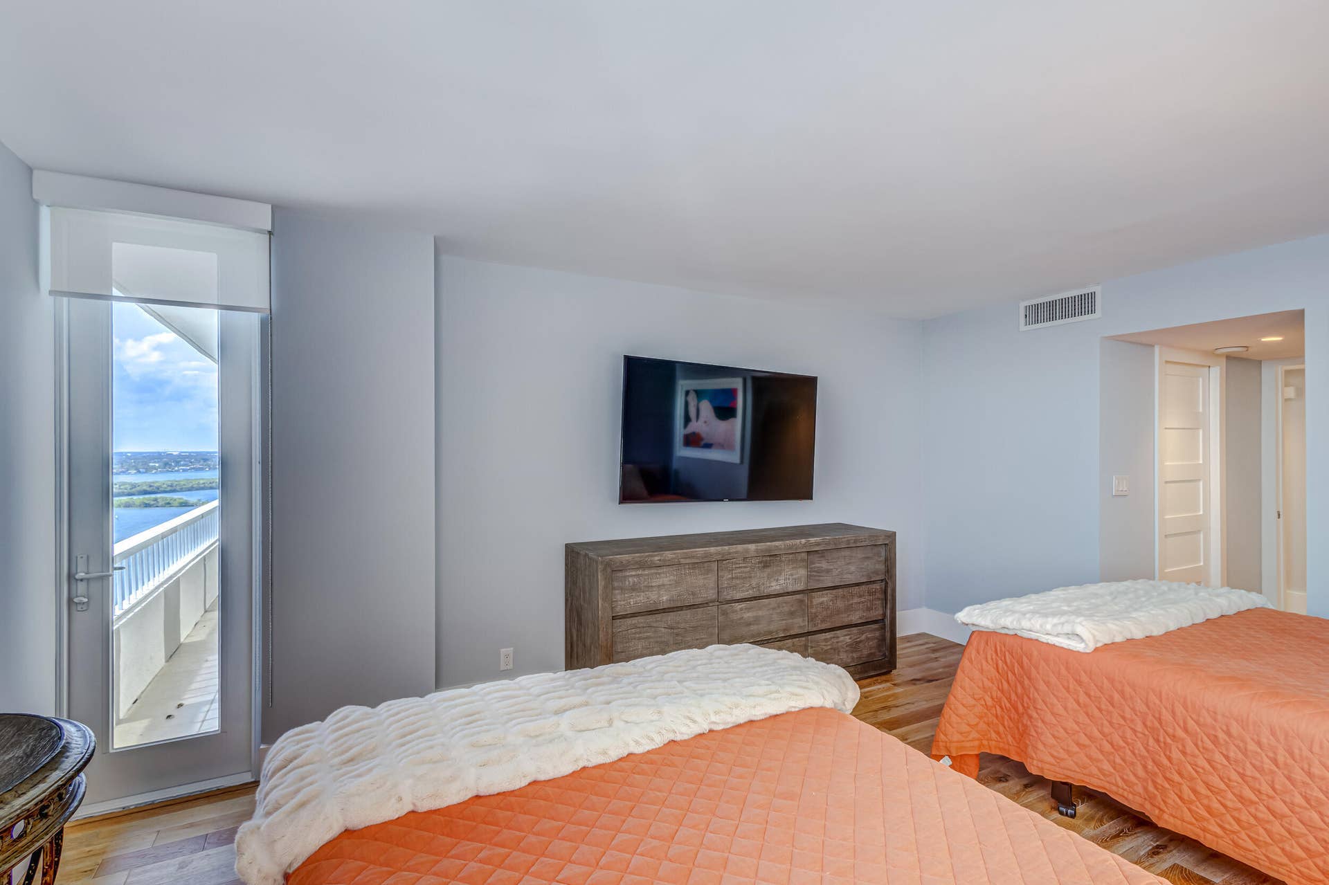 5510 N Ocean Drive, #24d, Singer Island, FL 33404 GUEST BED