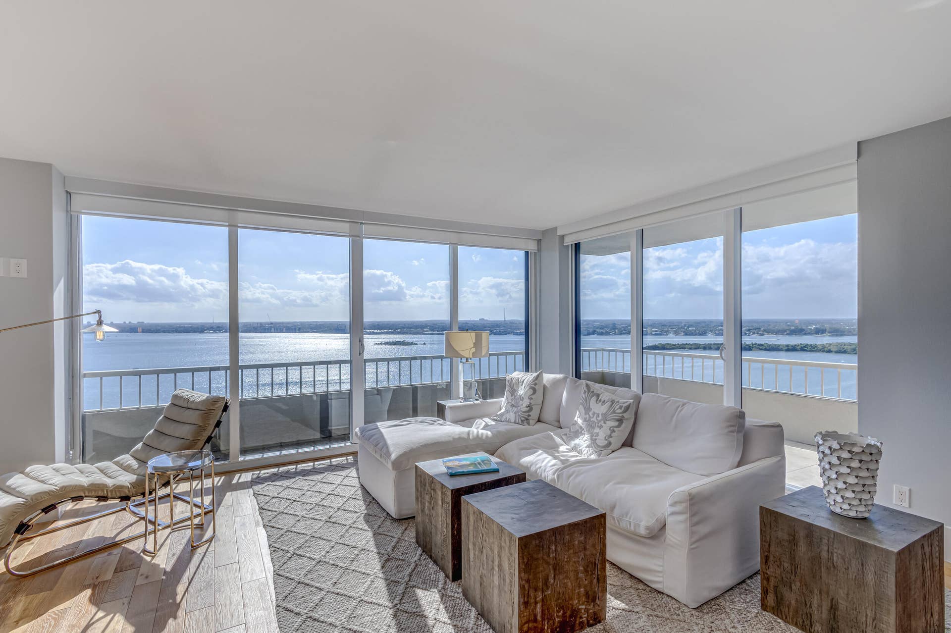 5510 N Ocean Drive, #24d, Singer Island, FL 33404 LIVING ROOM