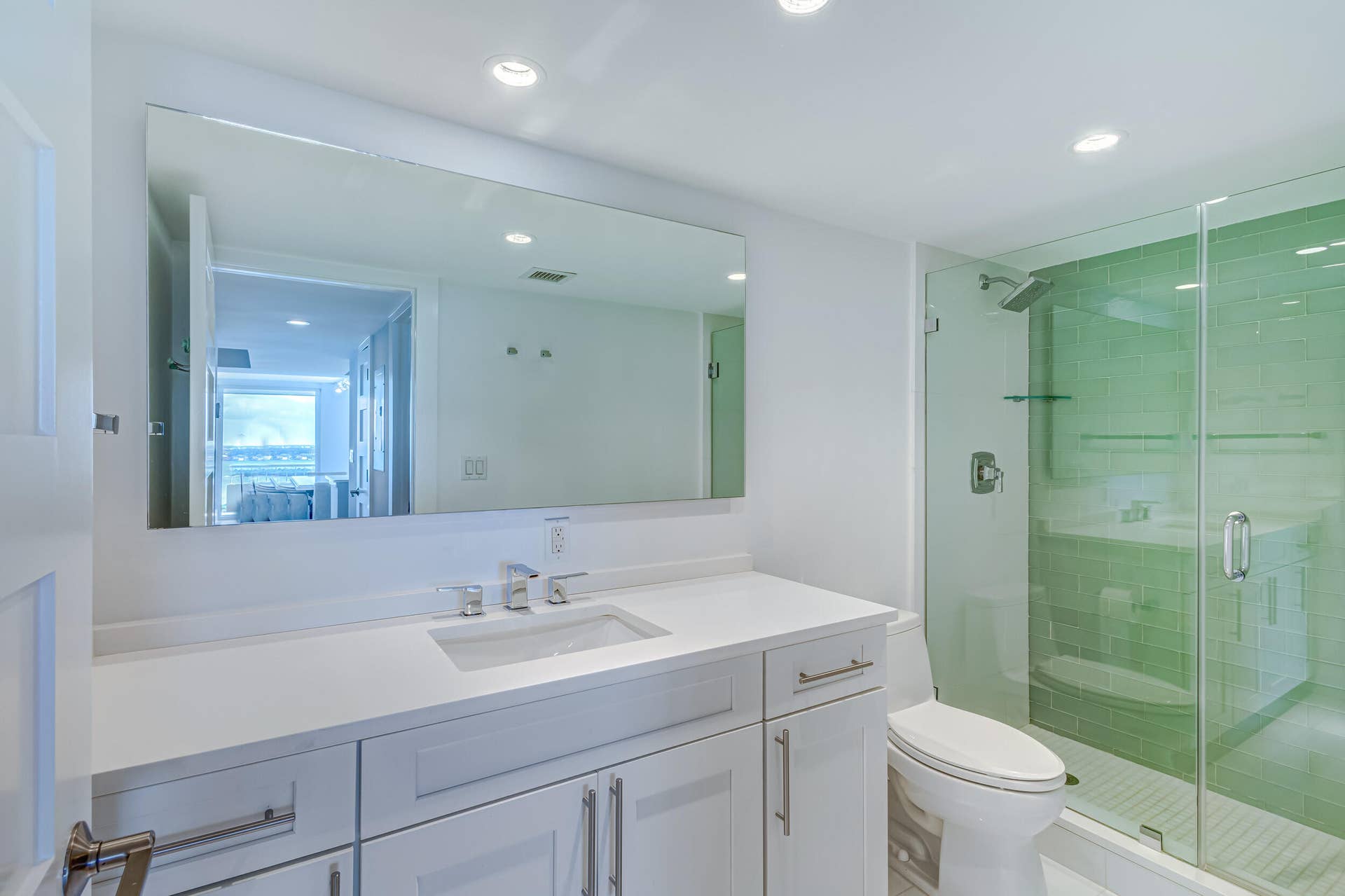 5510 N Ocean Drive, #24d, Singer Island, FL 33404 MASTER BATH